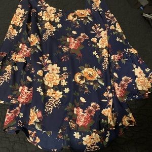 Floral charming Charlie top